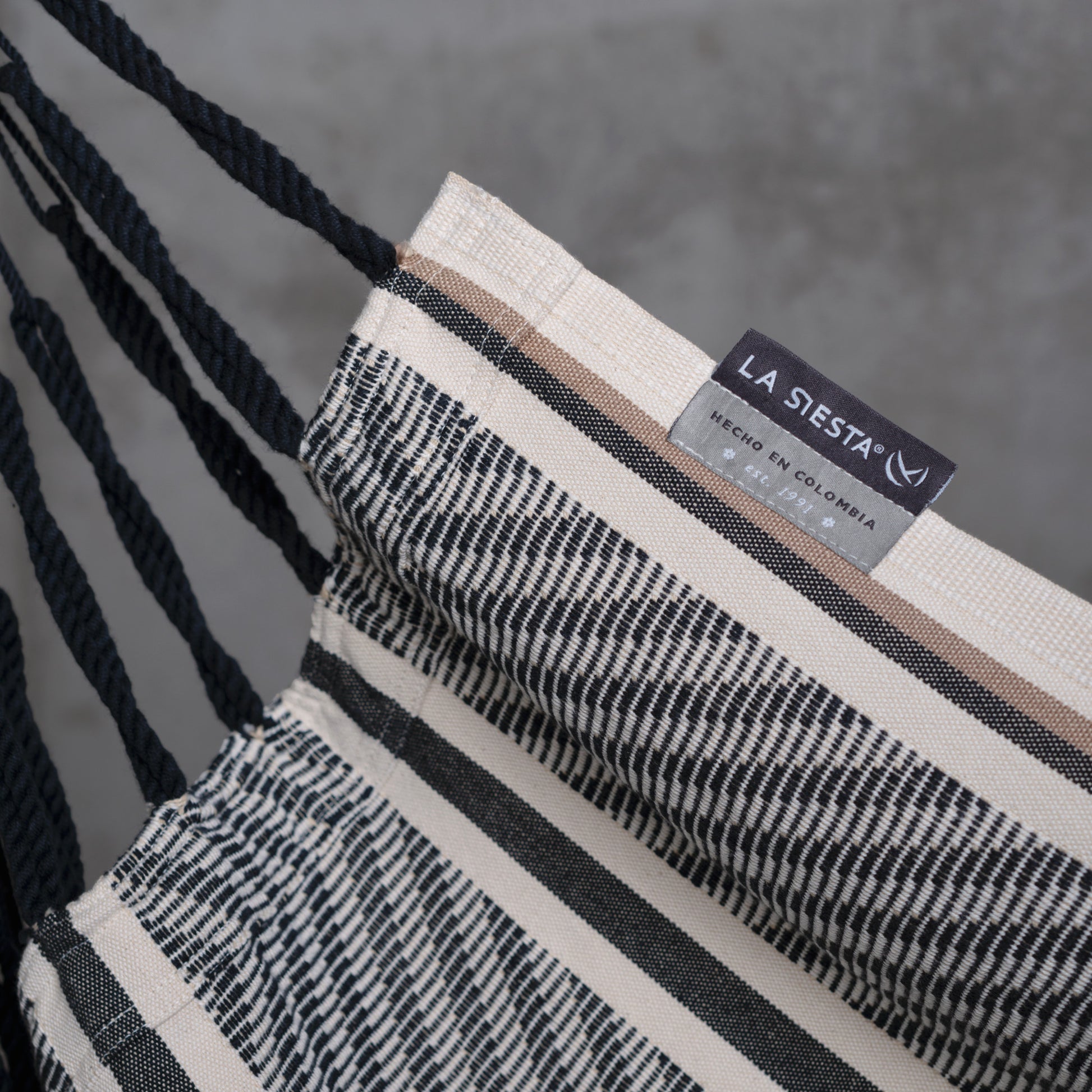 Udine Organic Zebra - Silla colgante de algodón orgánico con soporte de eucalipto con certificación FSC®