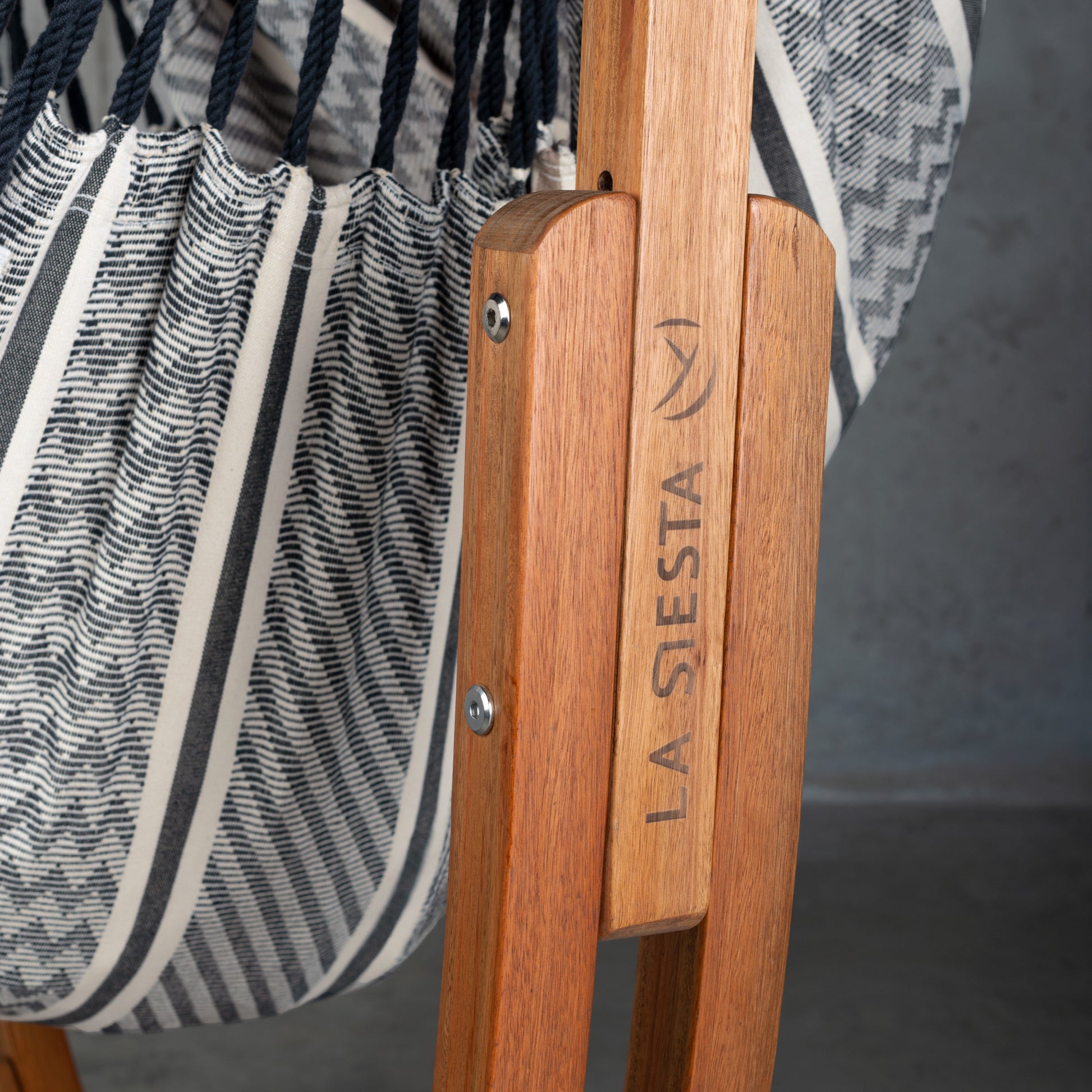 Udine Organic Zebra - Silla colgante de algodón orgánico con soporte de eucalipto con certificación FSC®