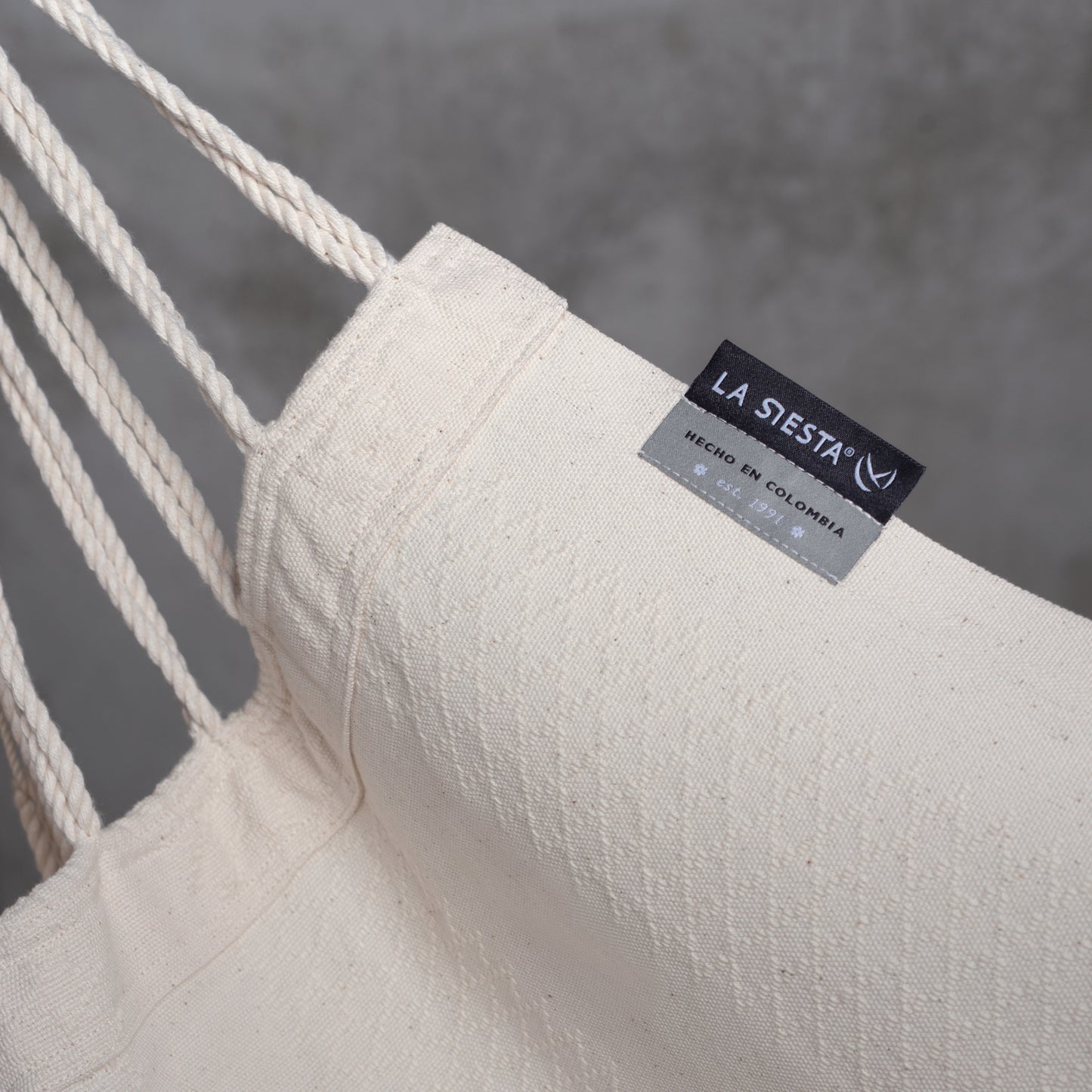 Udine Organic Latte - Silla colgante de algodón orgánico con soporte de eucalipto con certificación FSC®