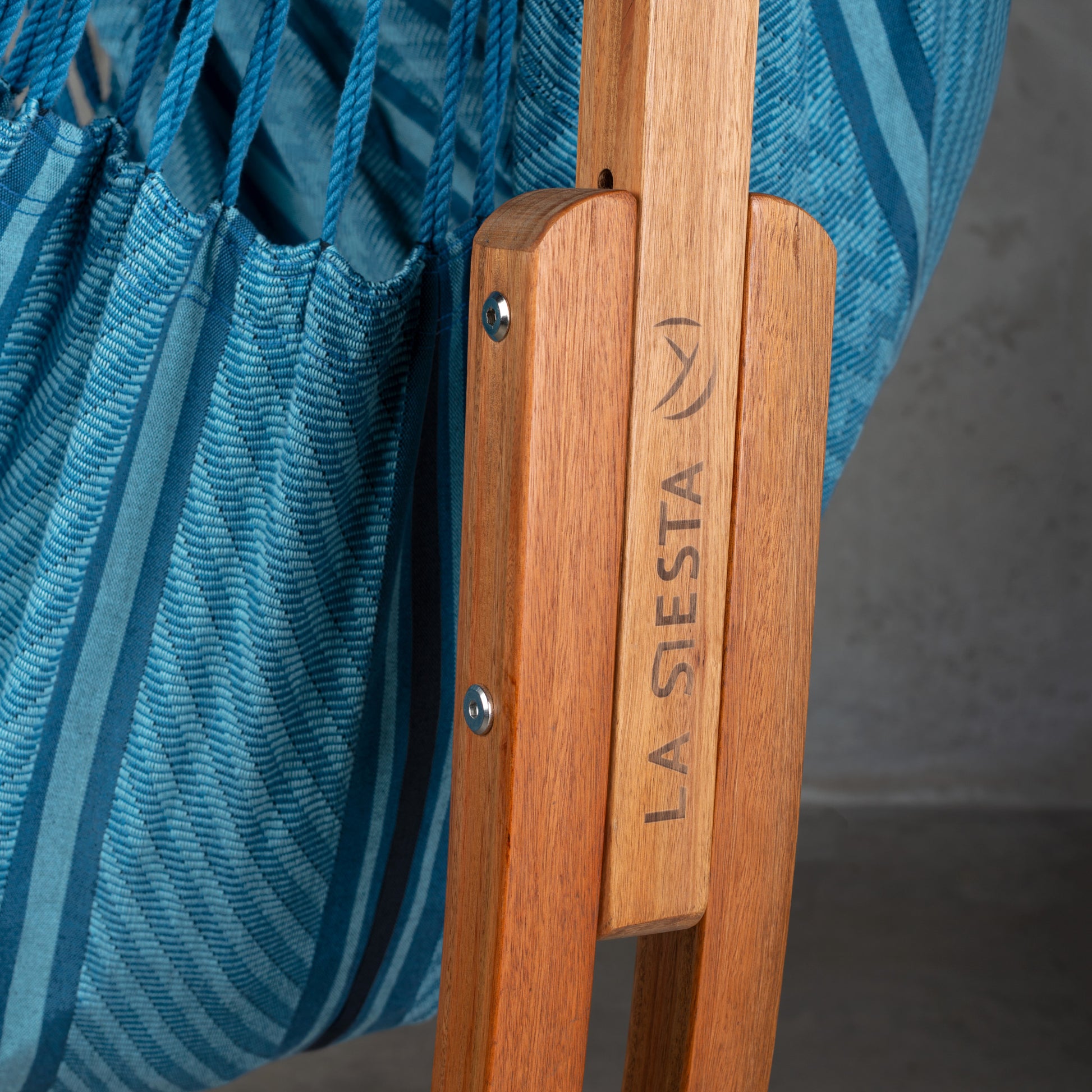 Udine Organic Blue Zebra - Silla colgante de algodón orgánico con soporte de eucalipto con certificación FSC®