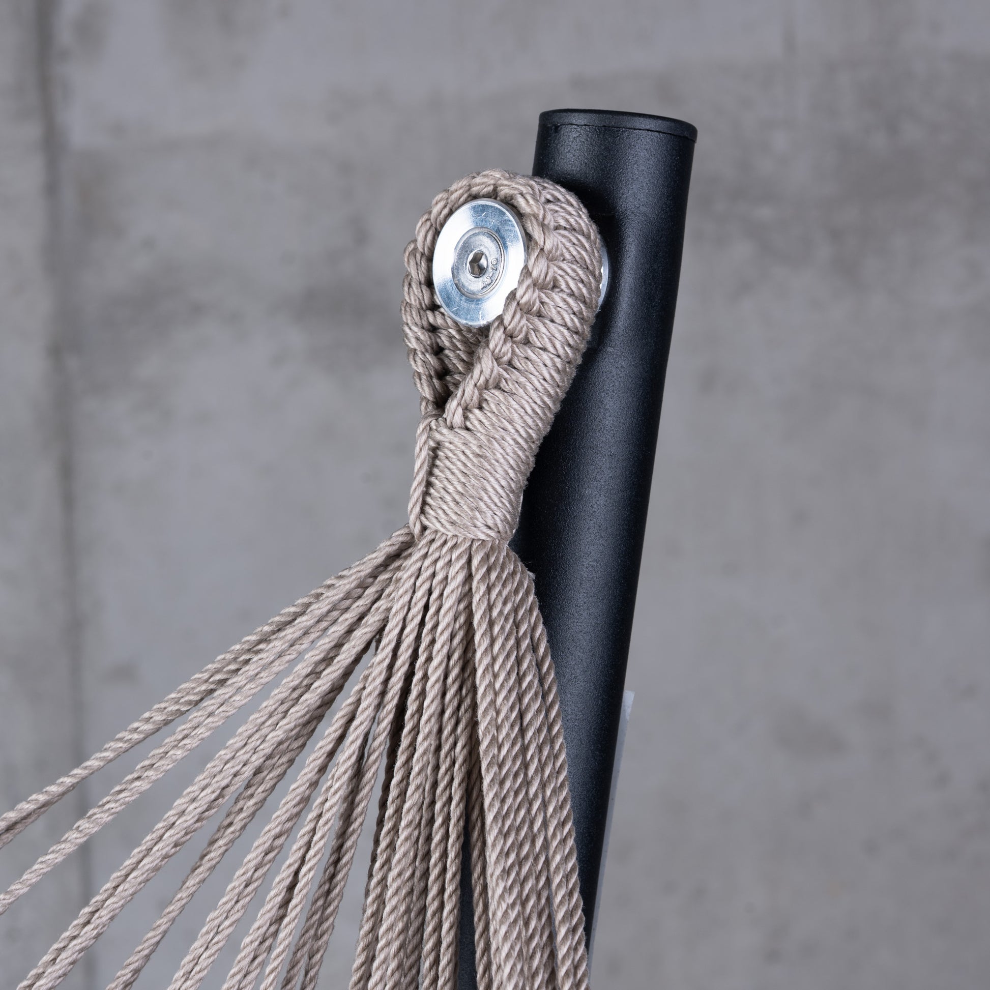 Fiji Outdoor Almond – Silla colgante tamaño Comfort de bio-algodón con soporte de acero galvanizado