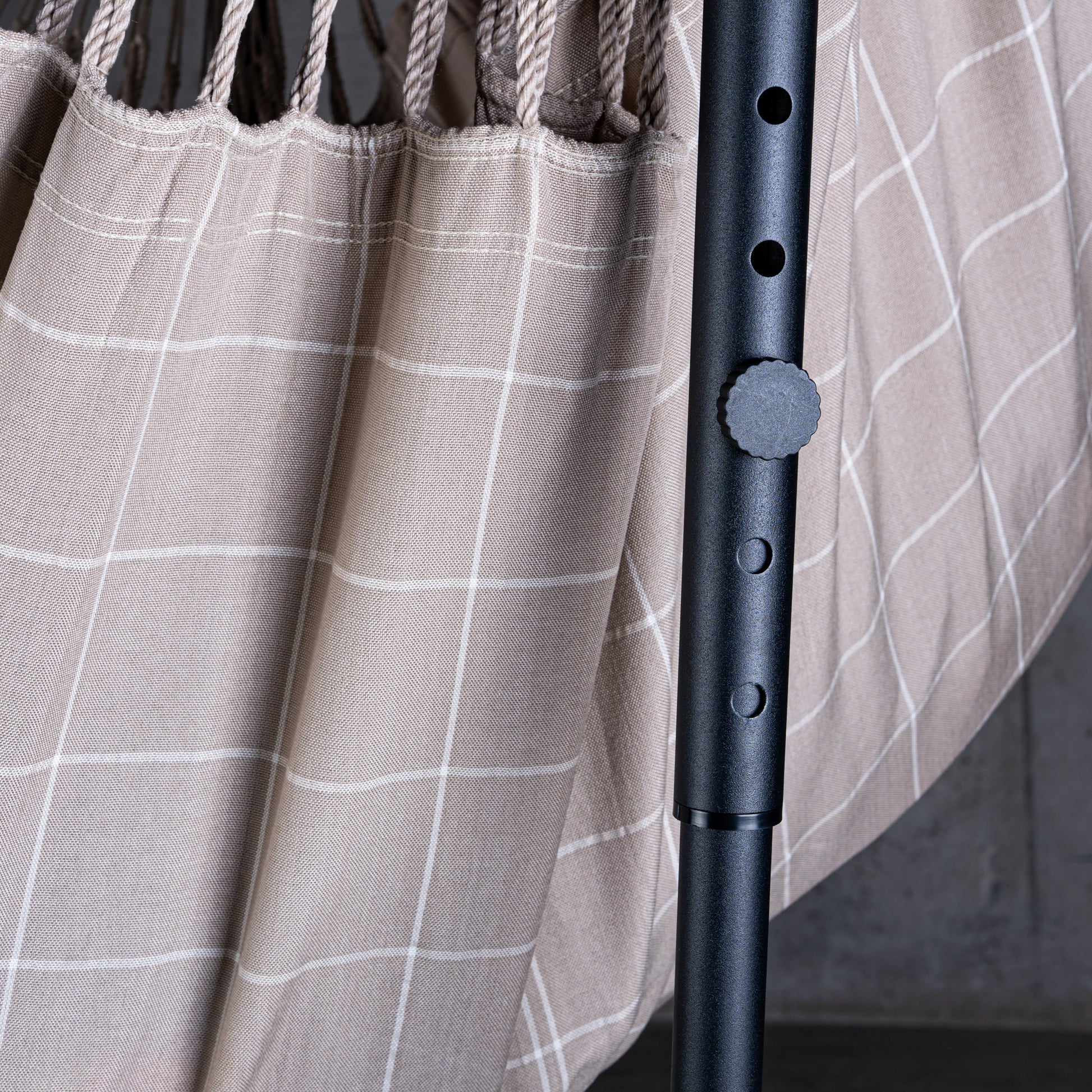 Fiji Outdoor Almond – Silla colgante tamaño Comfort de bio-algodón con soporte de acero galvanizado